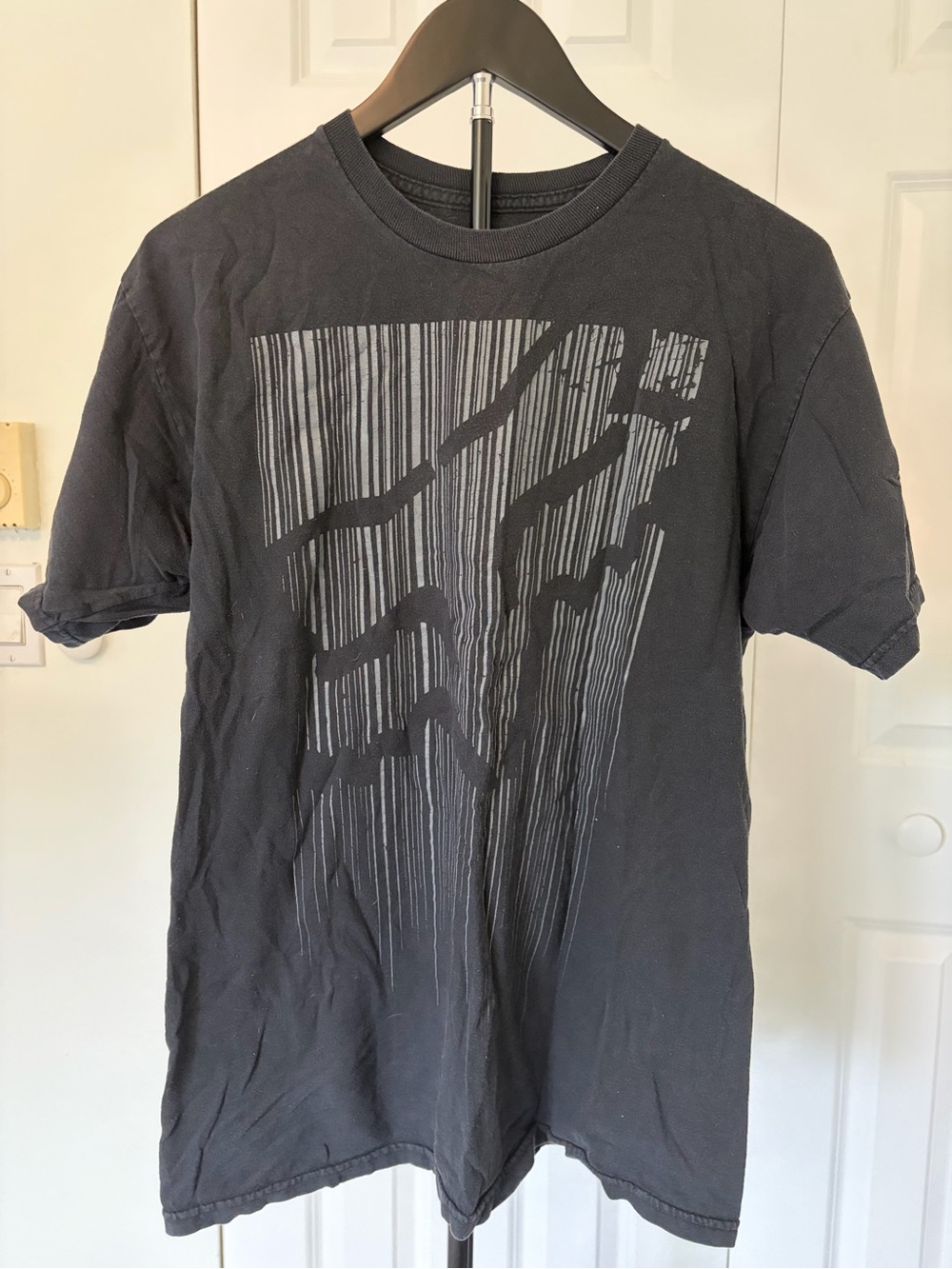 Vintage Fox Men's Black Graphic T-Shirt - Modern Stripe Design